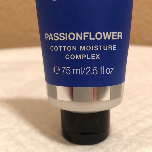 NWT Victoria’s Secret Ultimate Hand Cream. Passionflower Cotton Moisture Complex - Picture 4 of 7